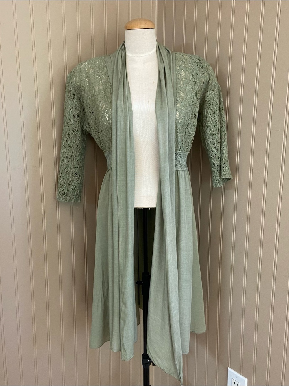 Today’s Designer Sage Green Lace Cardigan Women’s Large
